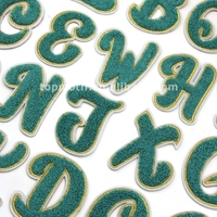 Lettres Chenille Bleu Paon en Style Fantaisie Cursive Avec Patches de Contour Doré Fer sur le Dos Avec de la Colle pour Chapeau Hoodies Sacs
