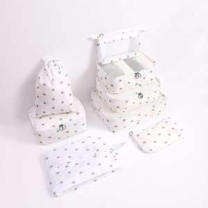 Cubos de Embalaje Florales para Viaje, Personalizables, Juego de 8 Organizadores de Equipaje para Mujer en Varios Tamaños - Product Image 1