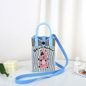 Sac de téléphone en polyester tricoté mignon et élégant avec fermeture à loquet, bandoulière simple, mini sac haut de gamme polyvalent, collection été 2024 Macaron - Product Image 4