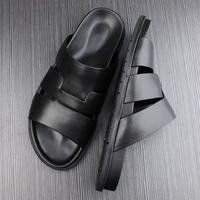 Nouvelles sandales et tongs d'été 2025 tendance pour hommes en cuir véritable noir, semelle souple, chaussures de plage d'extérieur, échantillon gratuit