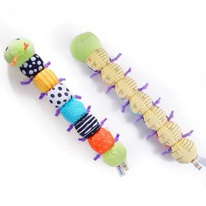 Jouet musical <span class=keywords><strong>multicolore</strong></span> <span class=keywords><strong>Chenille</strong></span> pour bébé Jouet en coton doux Animal en peluche sensoriel avec règle Design Cloches Hochets Type de mouton Unisexe - Product Image 6