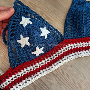 ชุดบิกินี่ถักโครเชต์ลายธงชาติอเมริกาแบบกำหนดเอง ดีไซน์เซ็กซี่สำหรับสาวๆ พร้อมพู่ห้อย สายรัดแบบมินิบิกินี่ ชุดว่ายน้ำสำหรับผู้หญิง - Product Image 3