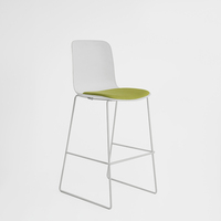 Chaises de jardin modernes empilables en PP Chaises de restaurant en plastique avec main courante Polypropylène Tabouret de bar coloré pour l'extérieur