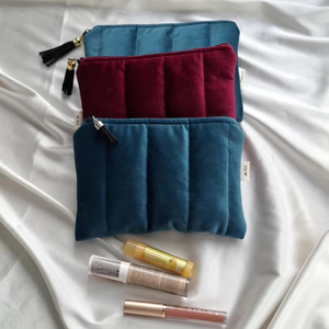 Borsa da trucco in velluto portatile di 2025 alta qualità borsa da donna <span class=keywords><strong>Spa</strong></span> borsa da viaggio personalizzata per articoli da toeletta trapuntata borsa cosmetica
