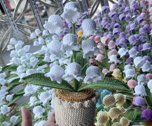 Nuova decorazione creativa per auto per la casa fatta a mano con vaso di lana lavorato a maglia con fiori e piante in vaso campana di rosa - Product Image 6