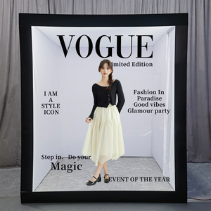 Cabina de Fotos 360° UNIV Life Size Magazine, Compatible con Teléfonos Inteligentes y Cámaras, Fondo Personalizado, Solución de Fotografía de Cuerpo Completo - Product Image 4