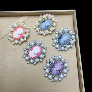 Broche de perlas naturales de agua dulce, colgante de cadena con relieve de <span class=keywords><strong>Camio</strong></span>, regalo de ramillete de doble uso - Product Image 1