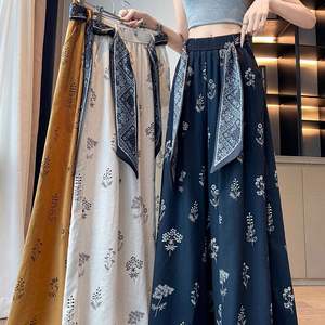 Pantalones holgados con estampado floral de verano para mujer, pantalones informales transpirables de gasa, color blanco, amarillo, azul marino - Product Image 1