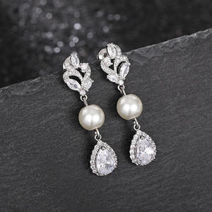 E3072 Colgante de Diamantes en Oro Blanco, Elegante Diseño de Perla Colgante, Joyería Fina - Product Image 4