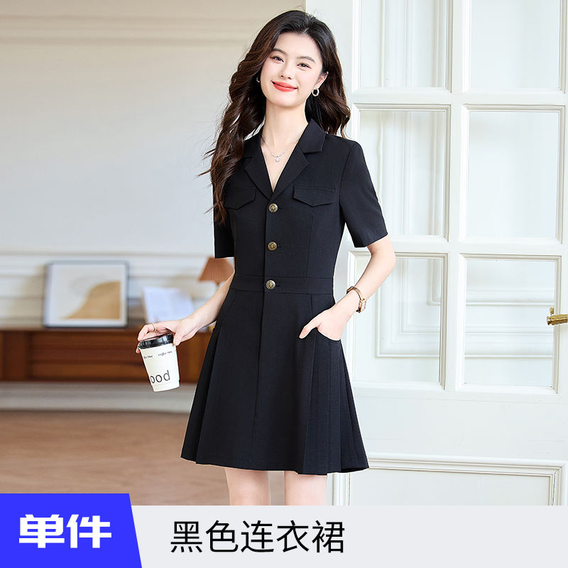 Robe noire d'une seule pièce