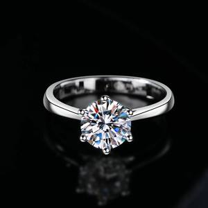 טבעת כסף 925 איכותית בציפוי זהב משובצת בעיצוב תכשיטי אופנה - Product Image 1