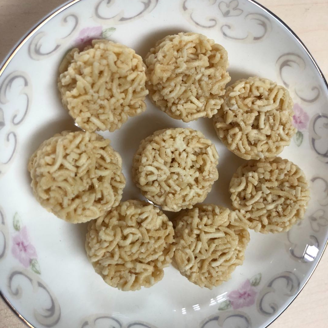 Оптовая продажа, небольшие глютеновые закуски, закуски, заполнение еды, сухие рамен-шарики, маленькая упаковка, сухая хрустящая лапша