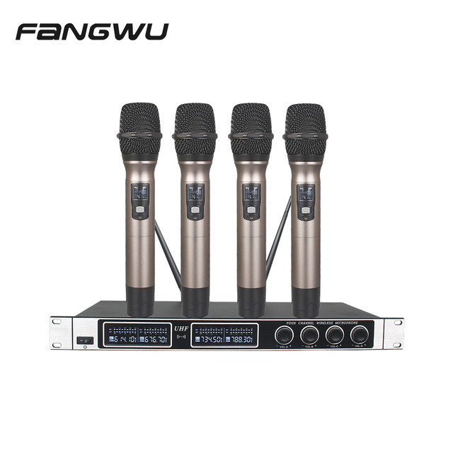 Wholesale 4 Channels Wireless Lavalier Mic Microphone With a Lapel