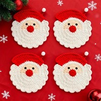 Sous-verre Père Noël en tricot créatif, idéal pour les fêtes et comme sous-verre ou dessous de tasse pour la maison ; un excellent cadeau de Noël