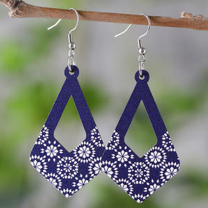 Pendientes de madera, Pendientes colgantes huecos geométricos de mosaico Floral azul y blanco para mujer Uionen 1178 - Product Image 3