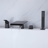 Robinet de baignoire noir mat de style romain à 4 trous avec bec cascade rectangulaire ultra-large, levier carré et inverseur carré pour douche à barre carrée
