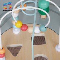 Table d'activités Montessori en bois avec circuit de train, labyrinthe de perles, trieur de formes et ensemble de véhicules urbains pour tout-petits W11B318B