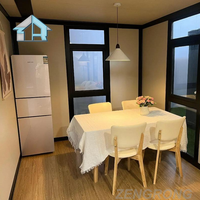 Maison en conteneur à toit plat à deux niveaux de 20 pieds Villa préfabriquée en duplex de 2 à 3 chambres à coucher Terrasse sur le toit pour immeuble de bureaux Appartement Hôtel