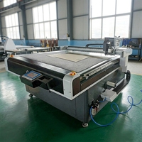 Machine de découpe à couteau oscillant Yuchon 1625 pour boîtes rigides en carton gris et emballages en mousse de polyéthylène avec couteau en V