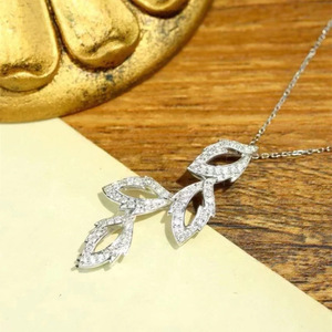 Collana con Ciondolo a Foglia Lunga per Donne, Design Botanico, Accessorio da Collo per Uso Quotidiano - Product Image 3