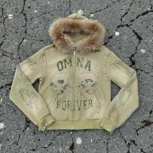 هوديز رجالية مخصصة بطباعة DTG على قماش تيري الفرنسي القطني، بتصميم مقصوص ورسومات مطبوعة، مع غسيل حمضي وسحاب وغطاء رأس من الفرو الصناعي - Product Image 1