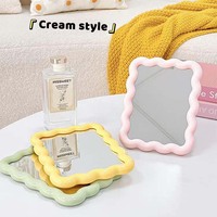 Miroir cosmétique rectangulaire carré de couleur bonbon, avec cadre ondulé, petit accessoire de bureau élégant pour le maquillage