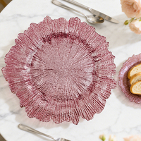 Assiette de présentation en verre texturé doré de luxe, bord festonné, pour la décoration de table de mariage ou de banquet
