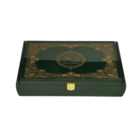 Boîte à chocolat en bois finition piano brillant avec date, fermeture à charnière dorée, doublure en velours, logo personnalisé pour l'Aïd Ramadan, emballage cadeau de luxe pour douceurs