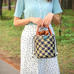 Sac en jonc de mer rond mélange de couleurs beau sac fourre-tout 2023 fait à la main du Vietnam meilleur vendeur - Product Image 2