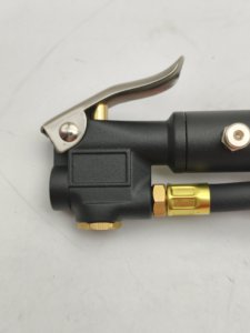 Manómetro Digital de Alta Resistencia para Camiones y Flotas, Cuerpo Totalmente Metálico, Precisión del 2.5%, con 360 °   Manguera en stock para pedidos al por mayor - Product Image 4