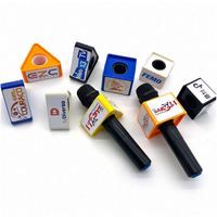 Drapeau de microphone triangulaire en ABS personnalisé avec logo pour interview TV, station de microphone DIY avec éponge