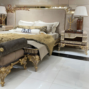 Juego de Muebles de Dormitorio de Lujo Estilo Turco de Alta Gama, Cama King Size de Madera Sólida con Cabecera Tapizada y Detalles en Dorado, Muebles para Hotel o Villa - Product Image 4