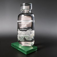 Trofeo de Cristal Neelpure 177947 con Grabado de Cápsula en Forma de Botella de Píldoras y Base Verde para Premios Corporativos de Farmacias