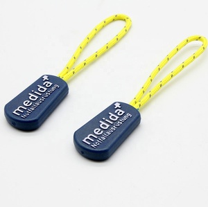 Лидер продаж, цветной мягкий ПВХ резиновый пуловер на молнии и Высококачественный ТПУ с логотипом, слайдер для одежды - Product Image 2