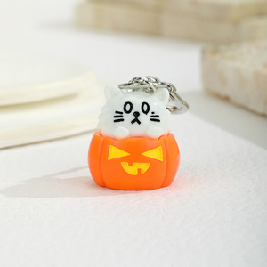 Llavero de resina con forma de calabaza para Halloween, colgante para mochila de estudiante, accesorio de regalo para decoración de Halloween - Product Image 3