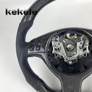 Adecuado para los modelos <span class=keywords><strong>BMW</strong></span> <span class=keywords><strong>E46</strong></span>, vale la pena personalizar el volante de fibra de carbono de tres colores - Product Image 4