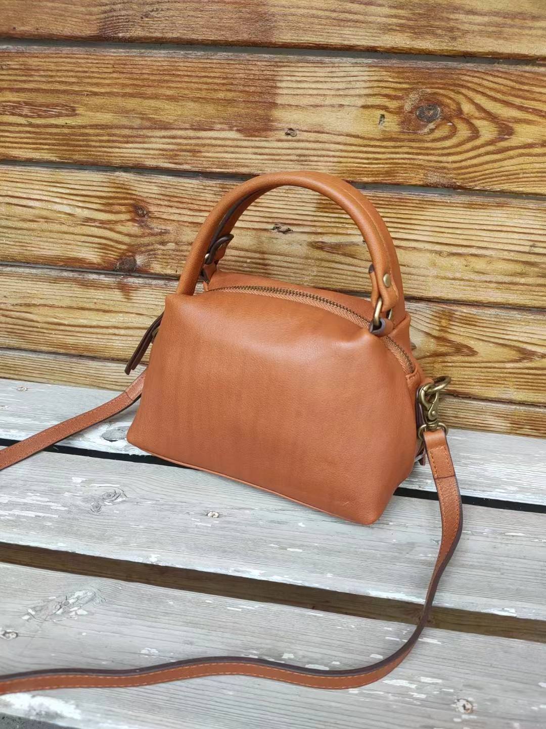 สีน้ำตาลอ่อน