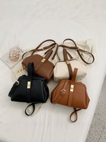 Sac à bandoulière carré vintage en cuir PU pour femme, avec fermoir à fermoirs, imperméable, léger, durable, élégant et pliable
