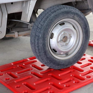 New Thickened Red Plastic Pig Control <strong>Board</strong> for Philippine Pig Farms | Durable Piggery Equipment Hengyin Brand - Product Image 3