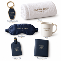 Ensemble cadeau d'hôtel personnalisé en gros avec logo imprimé, kit d'accessoires de voyage, masque pour les yeux, serviette, tasse, étiquette de bagage, porte-clés, porte-passeport