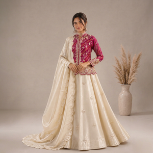 Nouvelle Robe de Mariage Indienne Traditionnelle en Soie Brodé Exclusif avec Lehenga Choli et Dupatta Crème Longueur Ras du Sol pour Femme - Product Image 1