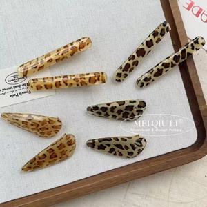 Meiqiuli – pince à cheveux imprimée léopard, pince à bec de canard en acrylique, accessoire de cheveux rétro à la mode pour femmes, pour franges longues - Product Image 4