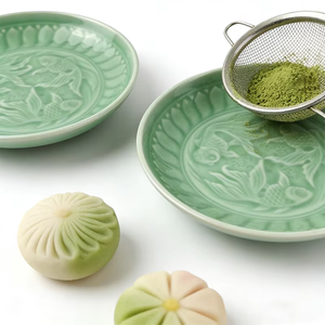 Plato hondo de 8 pulgadas con diseño de pez dorado en relieve, color celadón, apto para hoteles y restaurantes, ideal para el mercado mayorista. - Product Image 4