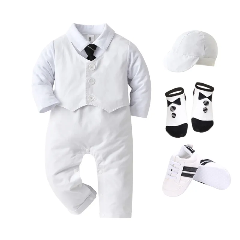Großhandel Neugeborene Kleinkinder Winterkleidung Hut Socken Schuhe Set Kinderkleidung Babykleidung kleines Babykleidungsstück im Großhandel