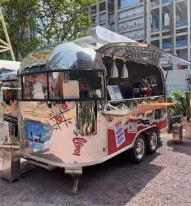 Food Truck du Metaverse avec des créations d'art NFT, des objets numériques à collectionner et un menu fusionnel réel pour les événements Web3 - Product Image 4