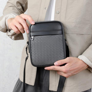 Herren-Reisetasche mit Karomuster, Umhängetasche, trendige Street-Fashion, kleine quadratische Freizeittasche aus PU, atmungsaktiv, wasserdicht, ultraleicht - Product Image 5