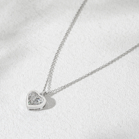 Collar con Colgante de Diamante Cultivado en Laboratorio con Corte Corazón de 1 Quilate y Engaste de Bisel en Oro Blanco de 18K StarsGem