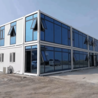 Maison Conteneur Moderne et Lumineuse avec Mur Rideau en Verre, 20 pieds, en Kit Plat, pour Hôtels de Vacances, Cabines et Maisons Préfabriquées