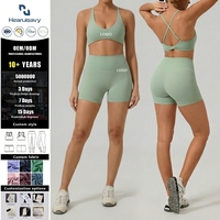 Set Yoga 2 Potong Wanita, Ringan dan Bernapas, Bra Olahraga Kerah Bulat, Celana Pendek Pinggang Tinggi Model Crisscross Back, Warna Hijau Sage