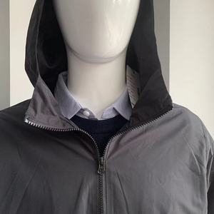 Veste coupe-vent à capuche avec logo de marque personnalisé pour hommes élégants pour le printemps automne nouvelle couleur bloquant le tissu tricoté manteau décontracté solide - Product Image 3